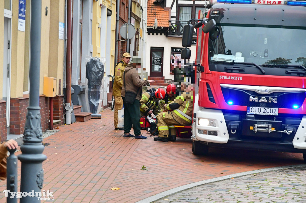 Tuchola, rynek, interwencja straży w jednej z kamienic (14.10)