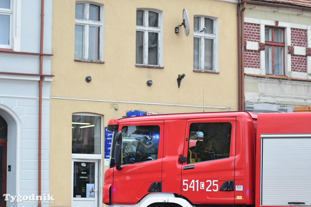 Tuchola, rynek, interwencja straży w jednej z kamienic (14.10)