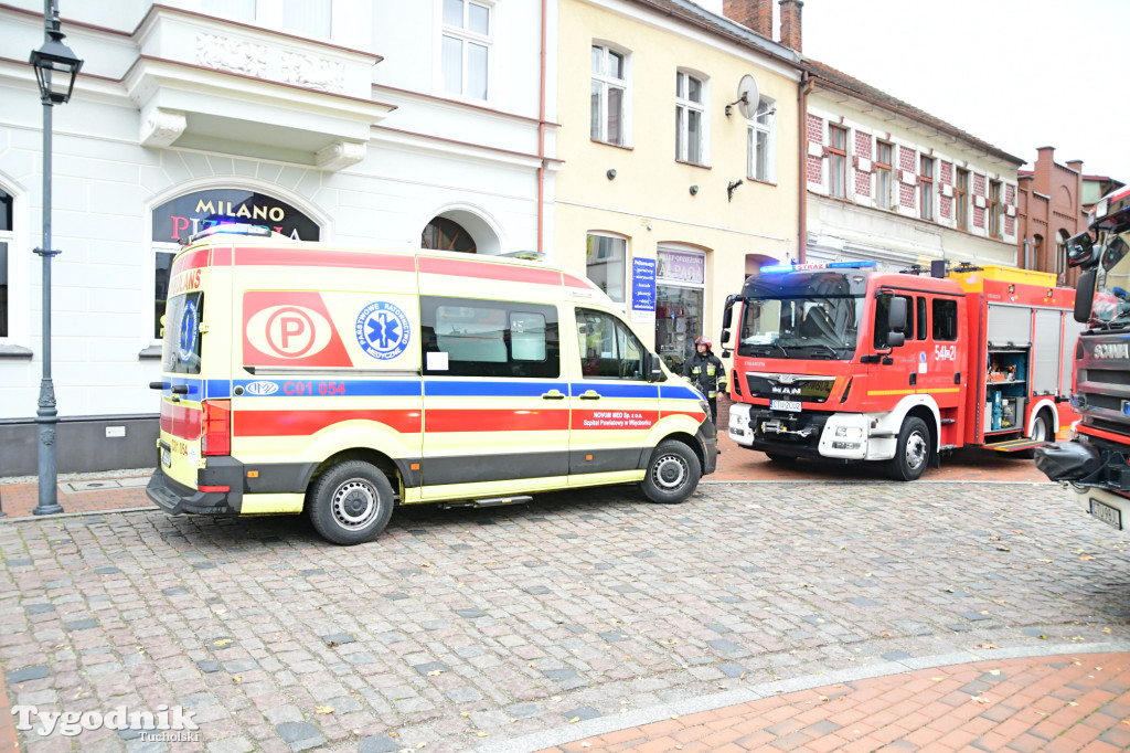 Tuchola, rynek, interwencja straży w jednej z kamienic (14.10)