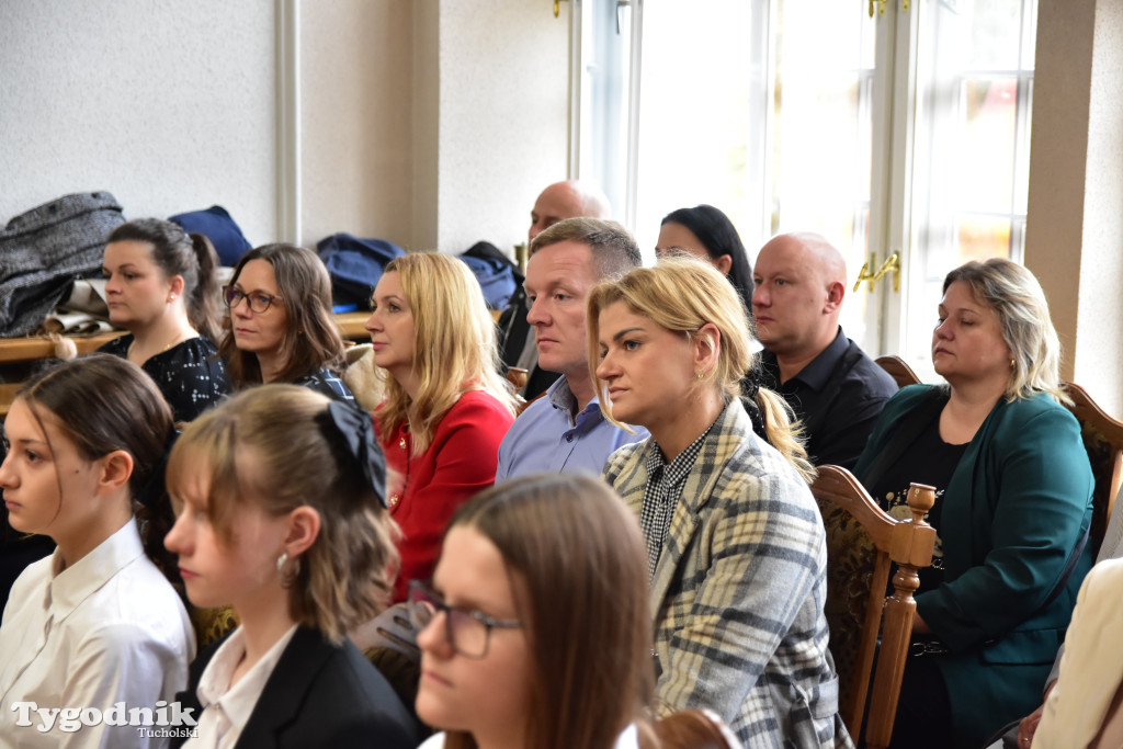 Tuchola: Rozdano stypendia burmistrza / LISTA WYRÓŻNIONYCH + ZDJĘCIA