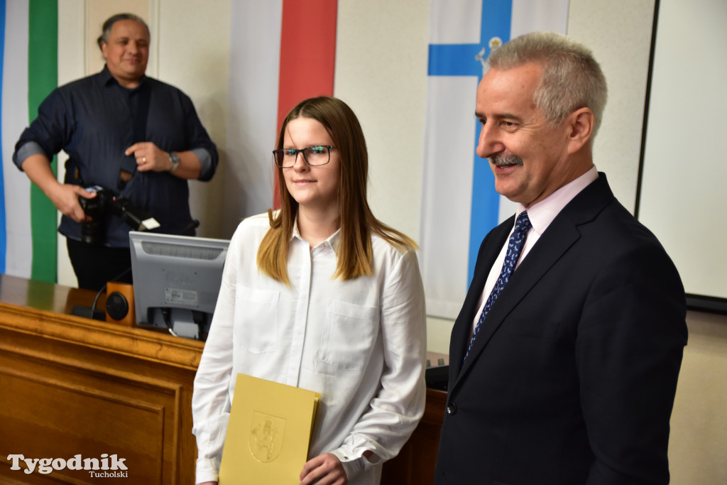 Tuchola: Rozdano stypendia burmistrza / LISTA WYRÓŻNIONYCH + ZDJĘCIA