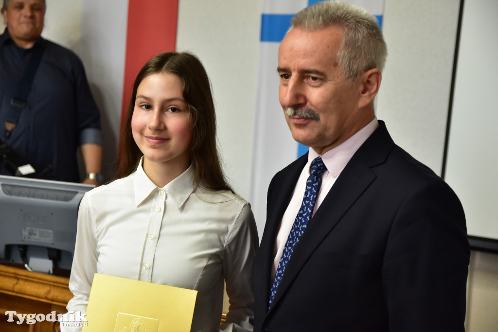 Tuchola: Rozdano stypendia burmistrza / LISTA WYRÓŻNIONYCH + ZDJĘCIA