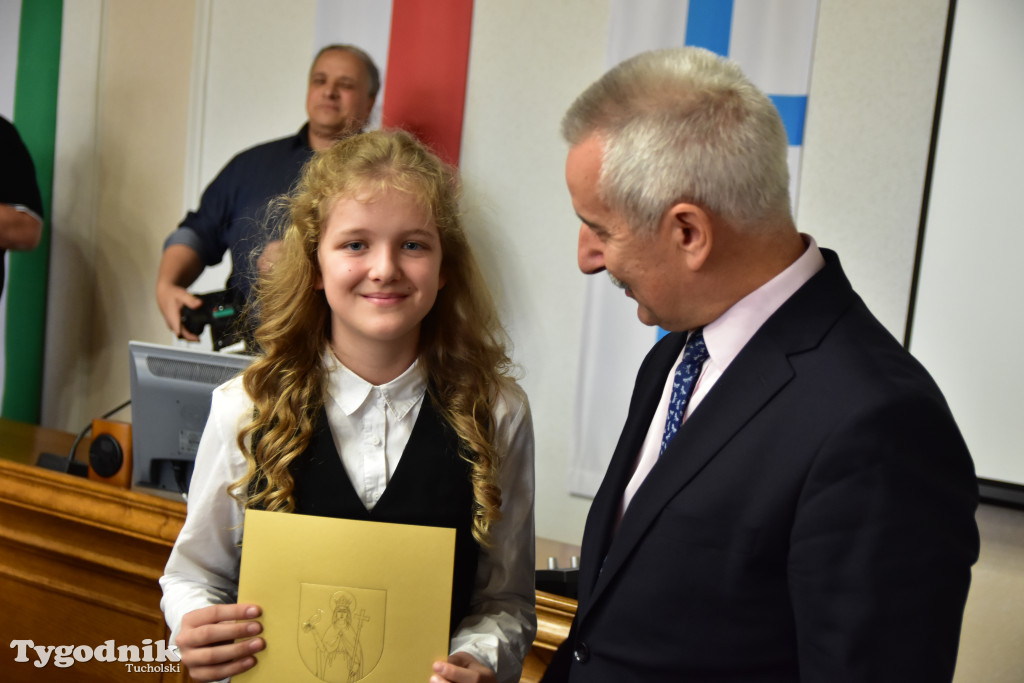 Tuchola: Rozdano stypendia burmistrza / LISTA WYRÓŻNIONYCH + ZDJĘCIA