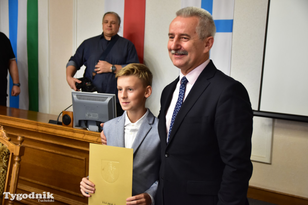 Tuchola: Rozdano stypendia burmistrza / LISTA WYRÓŻNIONYCH + ZDJĘCIA