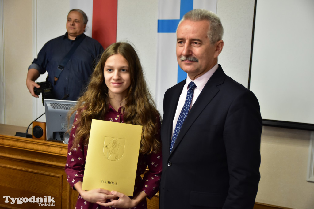 Tuchola: Rozdano stypendia burmistrza / LISTA WYRÓŻNIONYCH + ZDJĘCIA