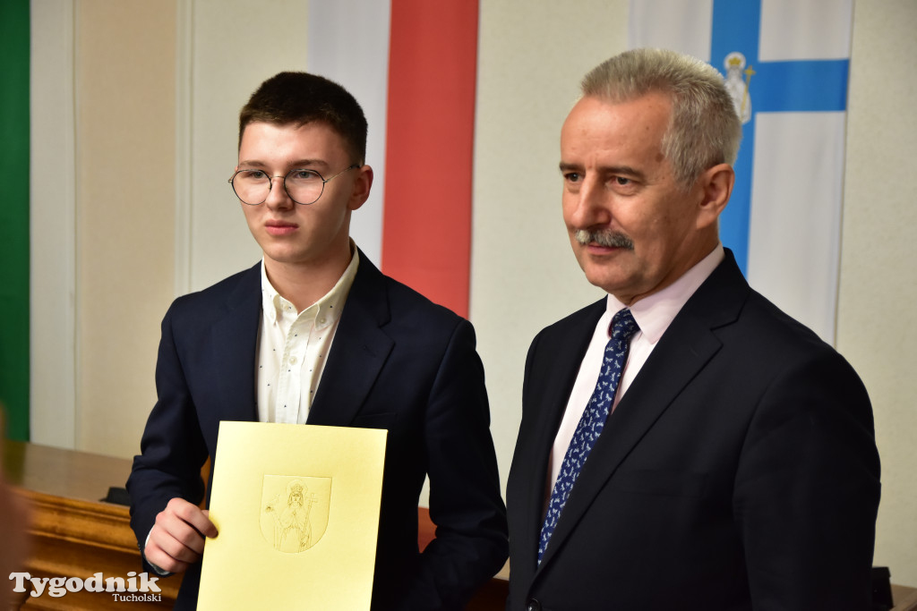 Tuchola: Rozdano stypendia burmistrza / LISTA WYRÓŻNIONYCH + ZDJĘCIA