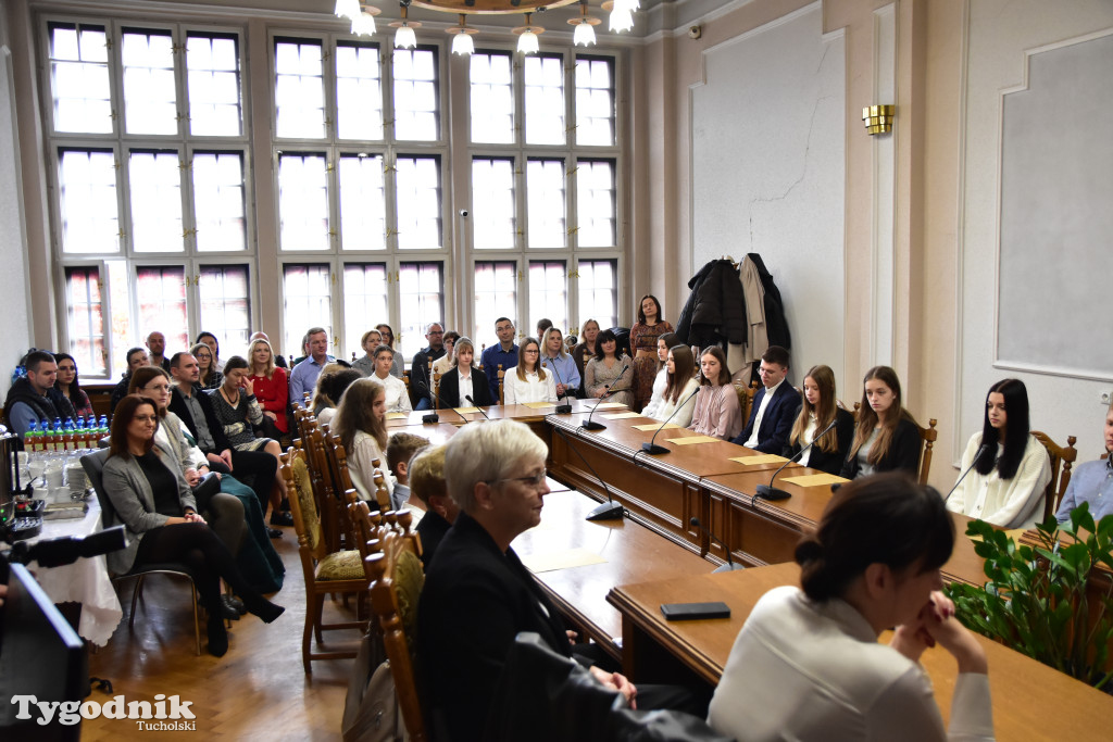 Tuchola: Rozdano stypendia burmistrza / LISTA WYRÓŻNIONYCH + ZDJĘCIA