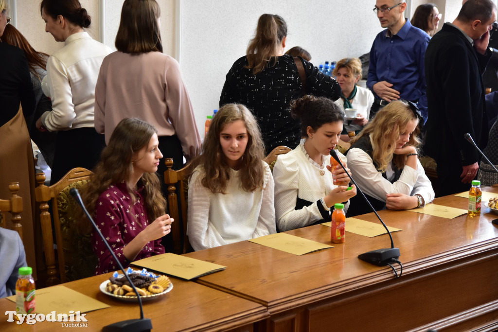 Tuchola: Rozdano stypendia burmistrza / LISTA WYRÓŻNIONYCH + ZDJĘCIA