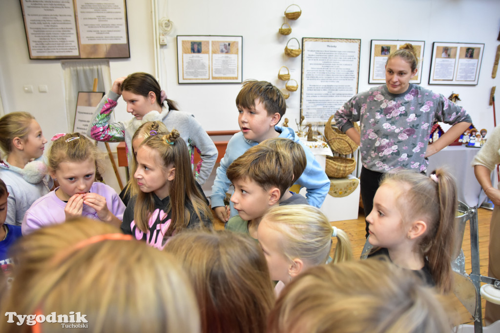 Dzieciaki uczyły sie kisić kapustę w Muzeum Borów Tucholskich!