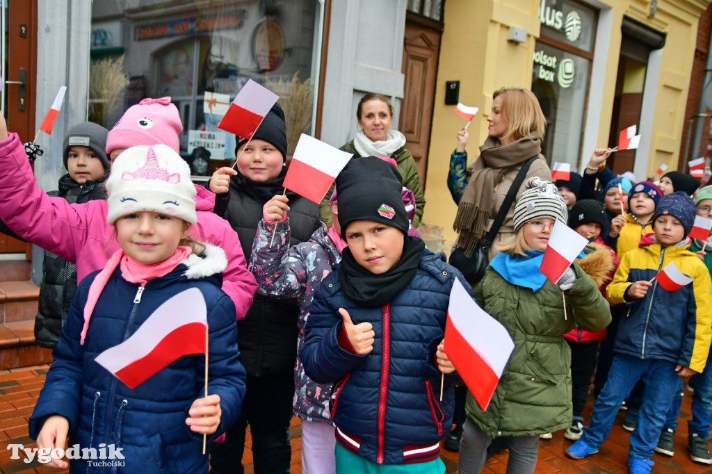 Tucholskie dzieci świętują Dzień Niepodległości!