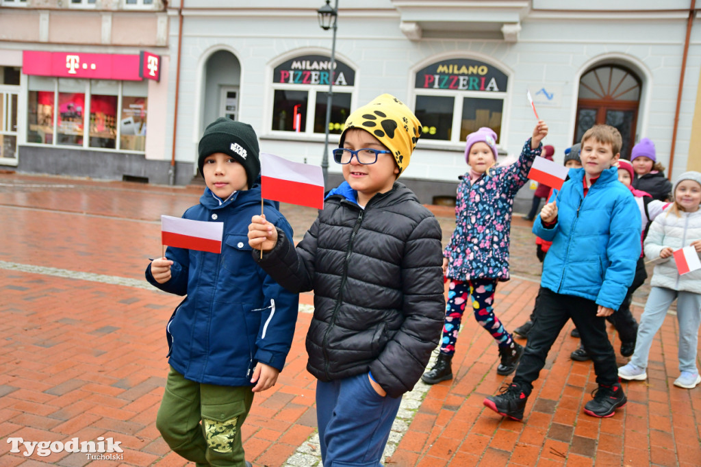 Tucholskie dzieci świętują Dzień Niepodległości!