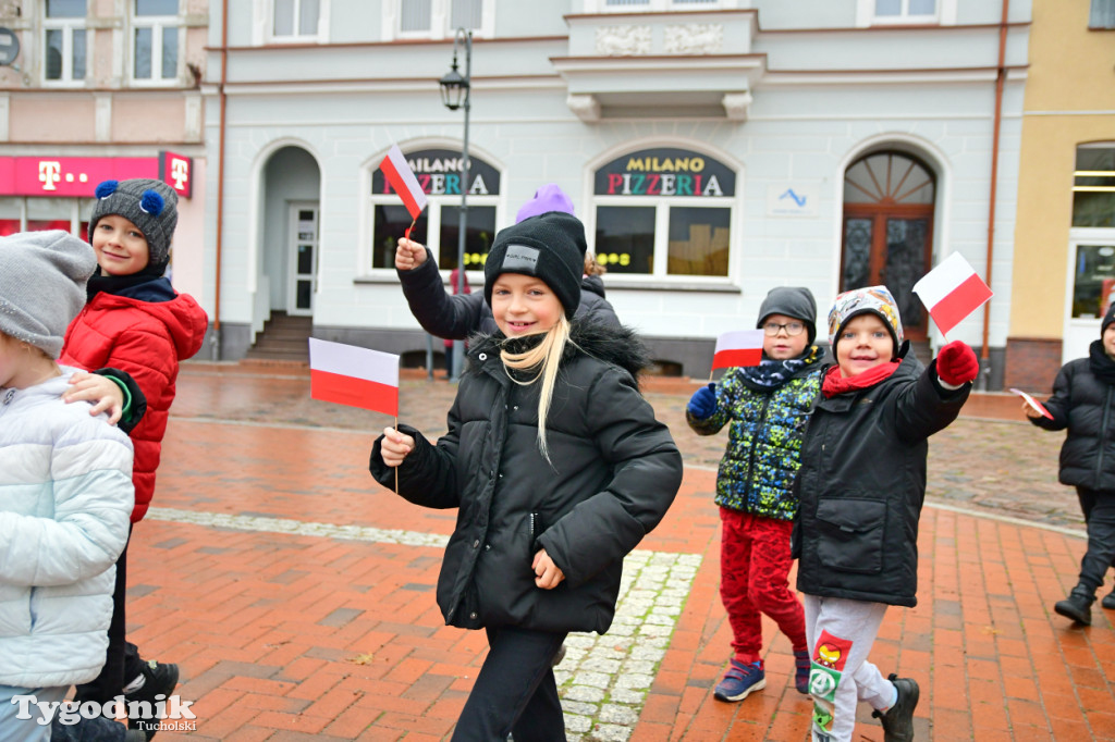 Tucholskie dzieci świętują Dzień Niepodległości!