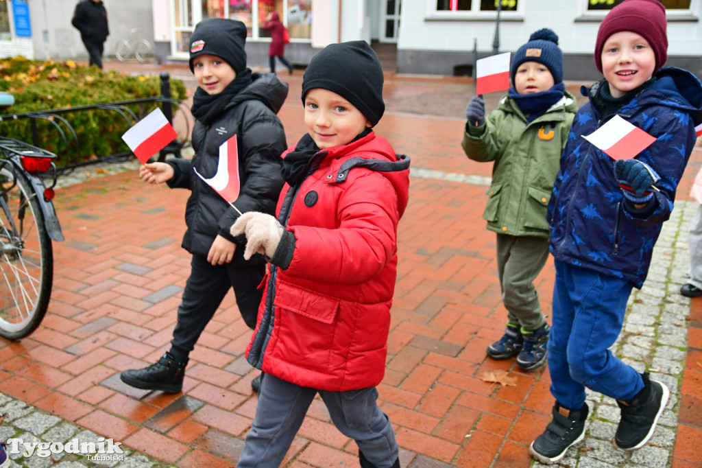 Tucholskie dzieci świętują Dzień Niepodległości!