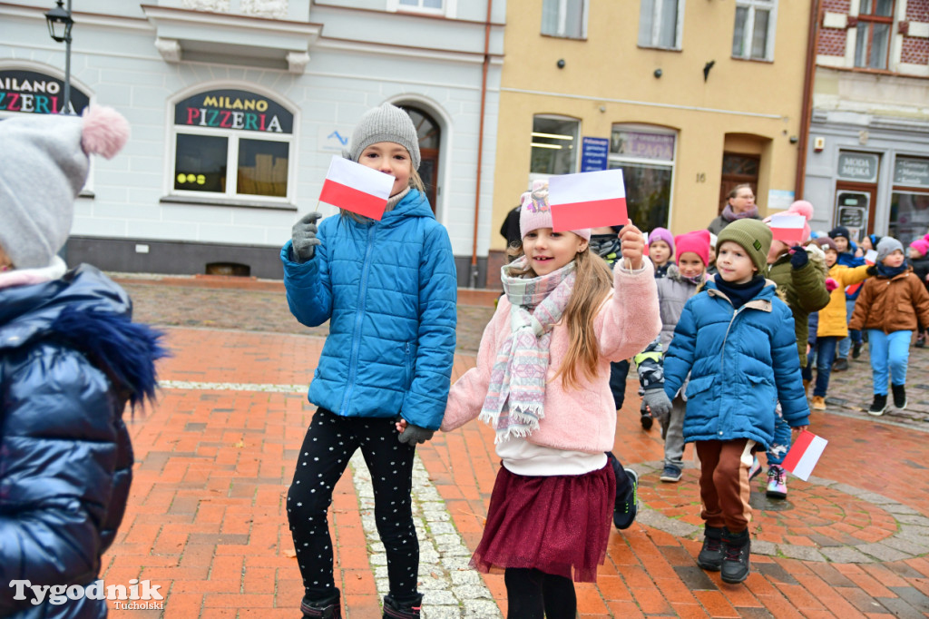 Tucholskie dzieci świętują Dzień Niepodległości!