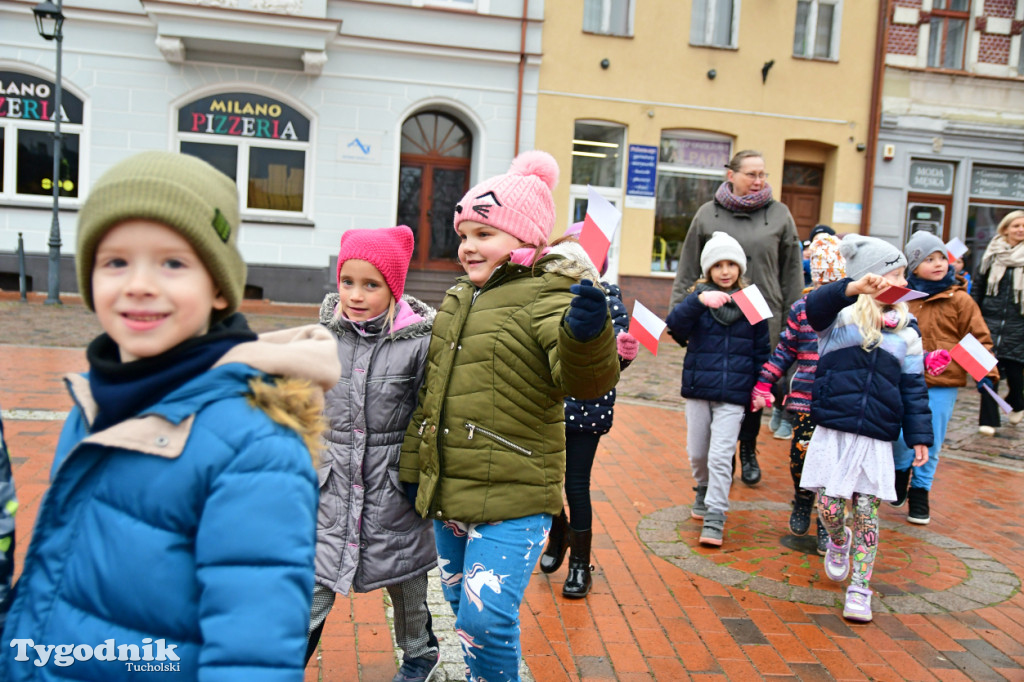 Tucholskie dzieci świętują Dzień Niepodległości!