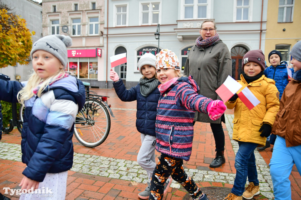 Tucholskie dzieci świętują Dzień Niepodległości!