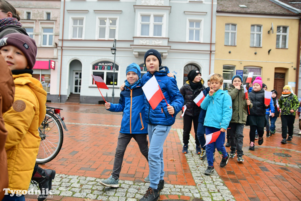 Tucholskie dzieci świętują Dzień Niepodległości!