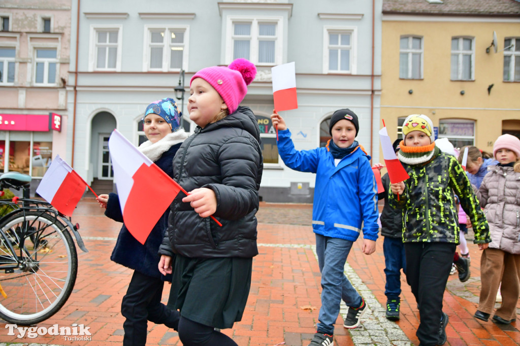 Tucholskie dzieci świętują Dzień Niepodległości!