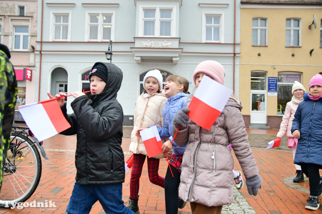 Tucholskie dzieci świętują Dzień Niepodległości!