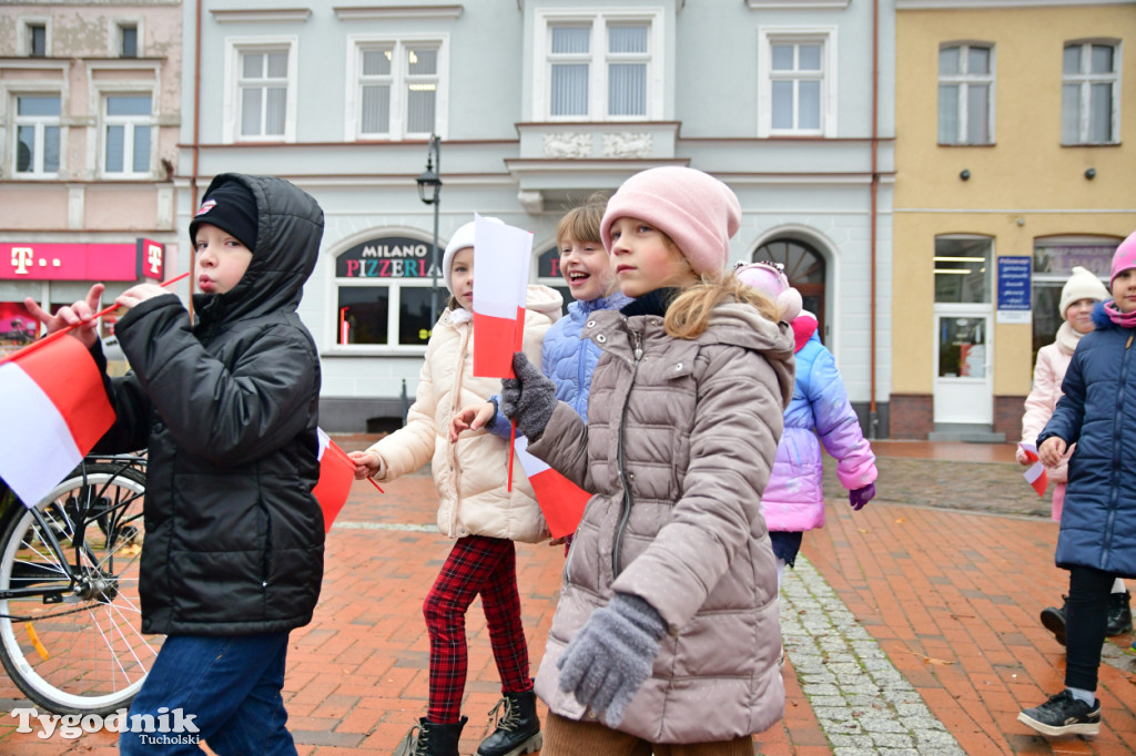 Tucholskie dzieci świętują Dzień Niepodległości!