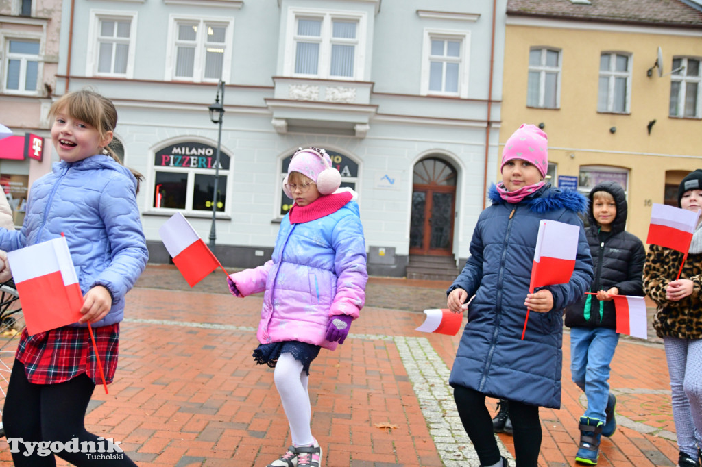 Tucholskie dzieci świętują Dzień Niepodległości!