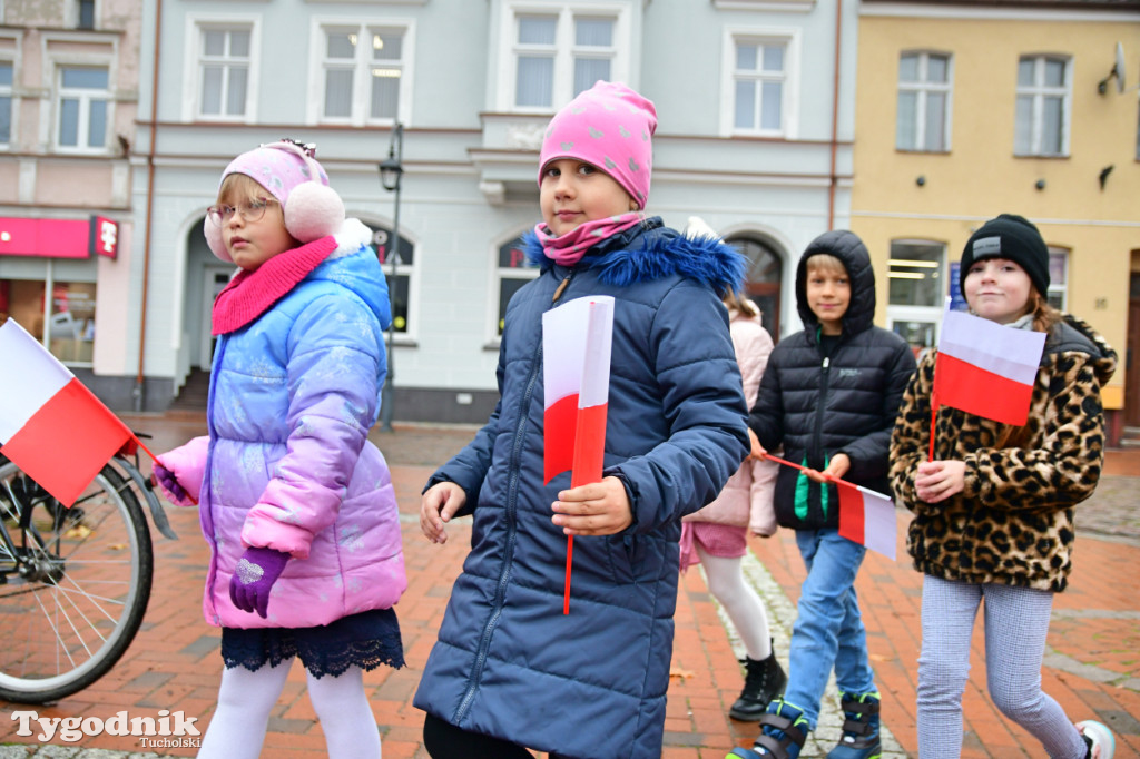 Tucholskie dzieci świętują Dzień Niepodległości!