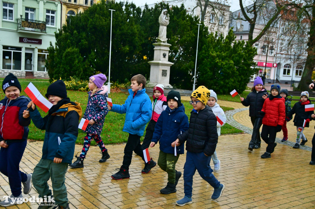 Tucholskie dzieci świętują Dzień Niepodległości!