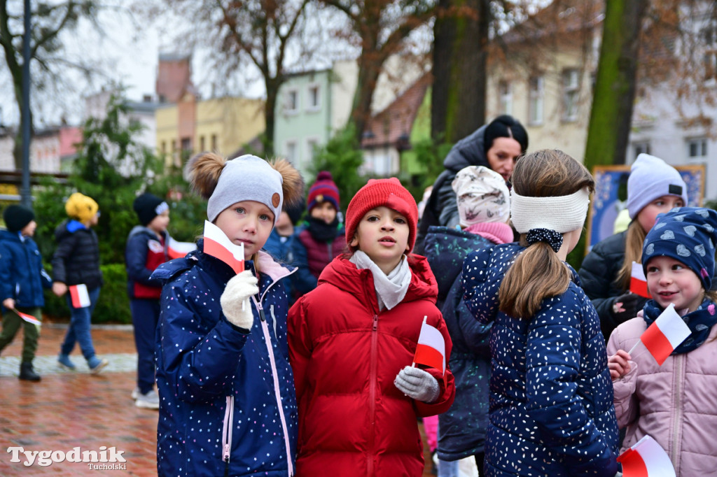 Tucholskie dzieci świętują Dzień Niepodległości!