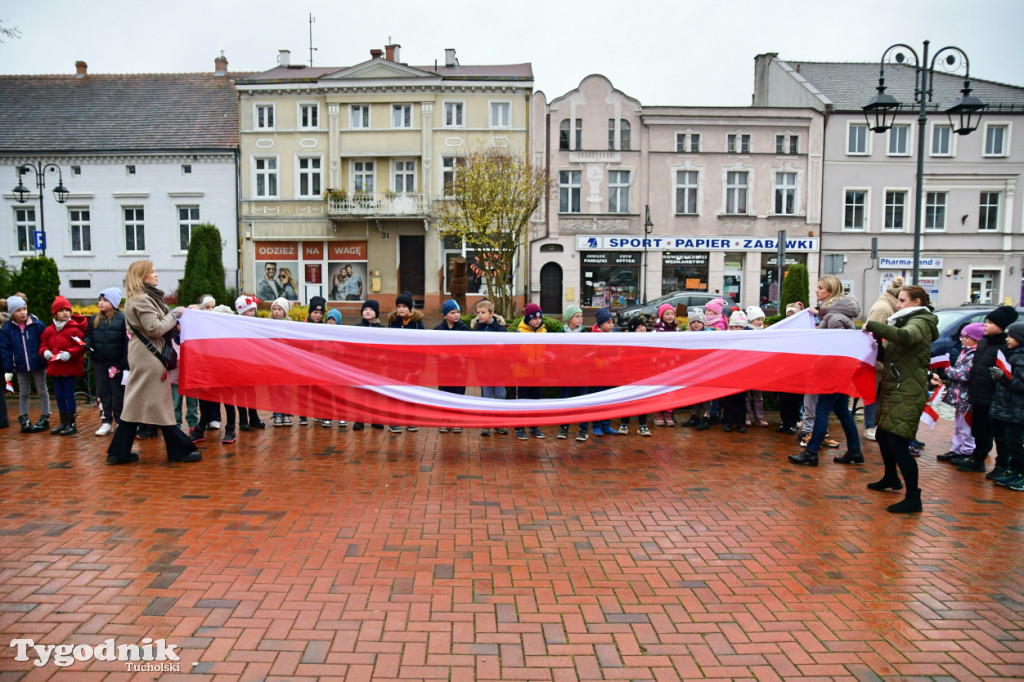 Tucholskie dzieci świętują Dzień Niepodległości!