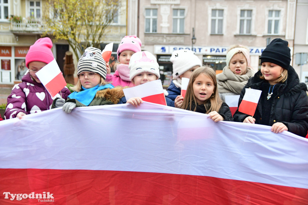 Tucholskie dzieci świętują Dzień Niepodległości!