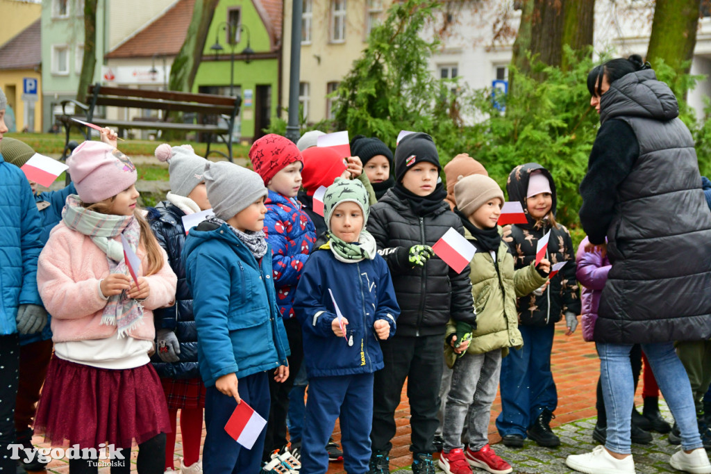 Tucholskie dzieci świętują Dzień Niepodległości!