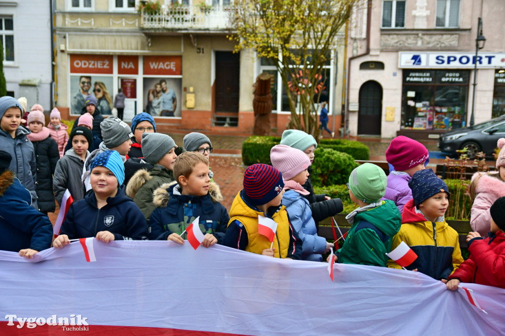 Tucholskie dzieci świętują Dzień Niepodległości!