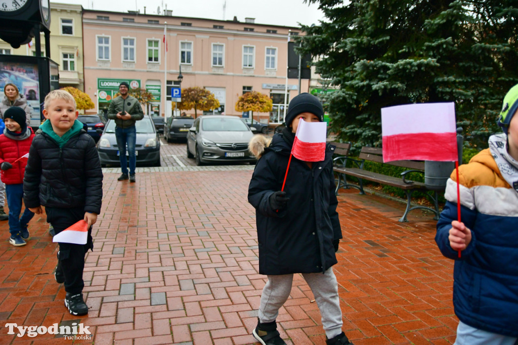 Tucholskie dzieci świętują Dzień Niepodległości!