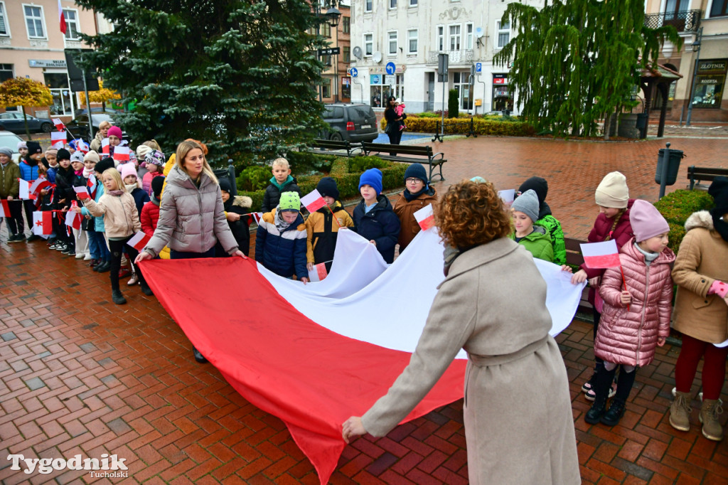 Tucholskie dzieci świętują Dzień Niepodległości!