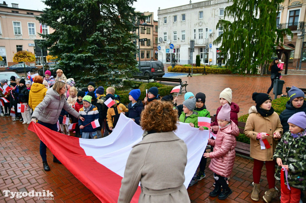 Tucholskie dzieci świętują Dzień Niepodległości!