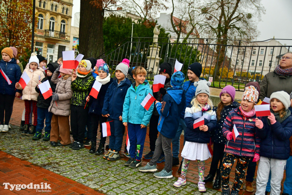 Tucholskie dzieci świętują Dzień Niepodległości!