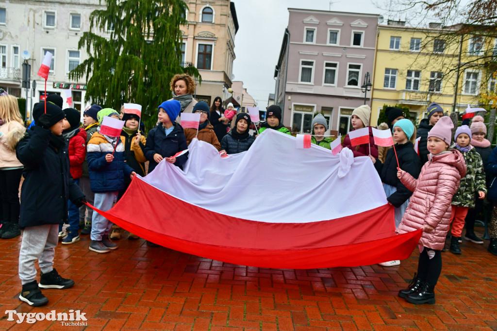 Tucholskie dzieci świętują Dzień Niepodległości!