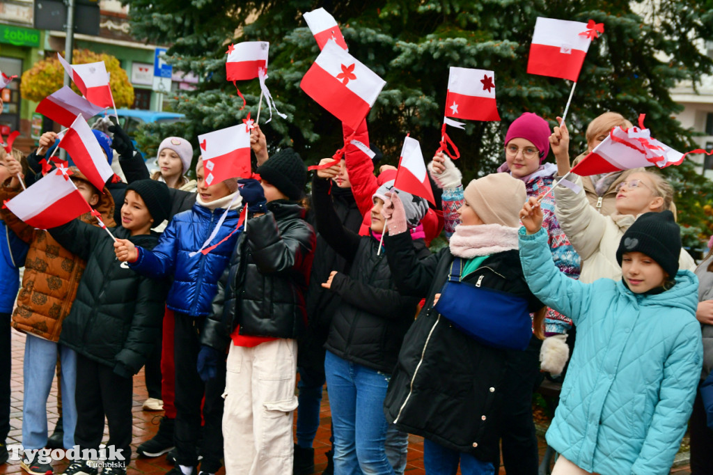 Tucholskie dzieci świętują Dzień Niepodległości!