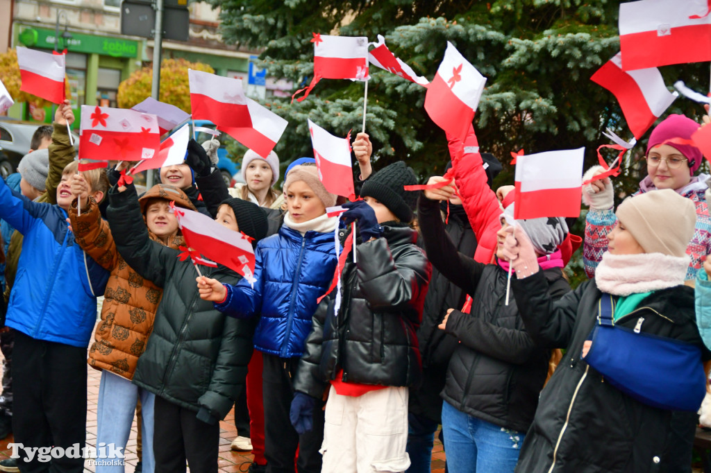 Tucholskie dzieci świętują Dzień Niepodległości!