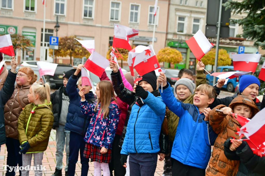 Tucholskie dzieci świętują Dzień Niepodległości!