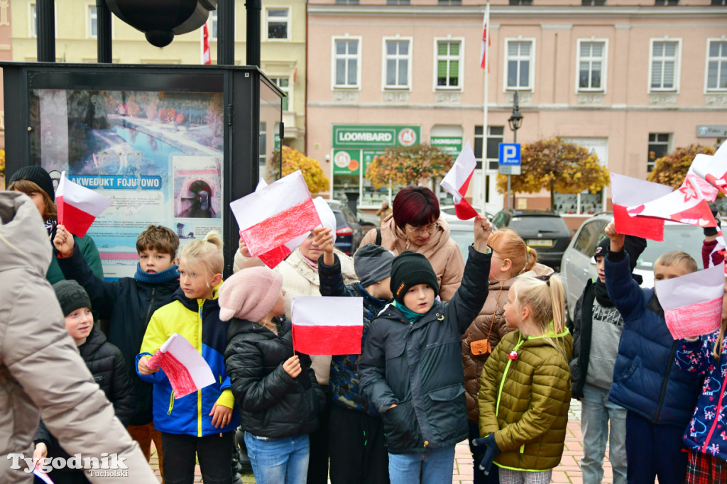 Tucholskie dzieci świętują Dzień Niepodległości!