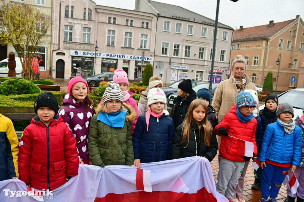 Tucholskie dzieci świętują Dzień Niepodległości!