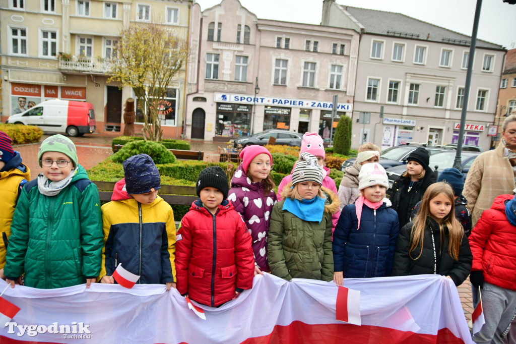 Tucholskie dzieci świętują Dzień Niepodległości!