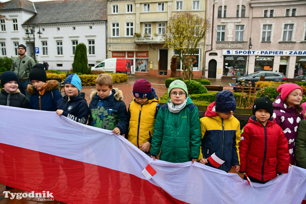 Tucholskie dzieci świętują Dzień Niepodległości!