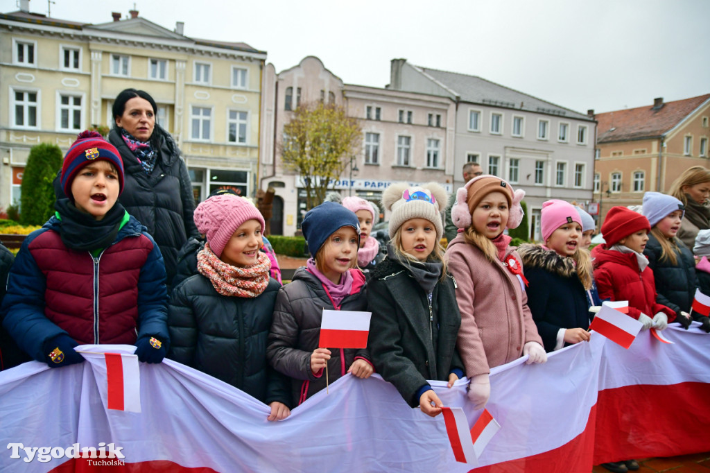 Tucholskie dzieci świętują Dzień Niepodległości!