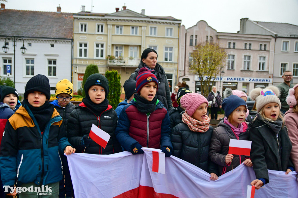 Tucholskie dzieci świętują Dzień Niepodległości!