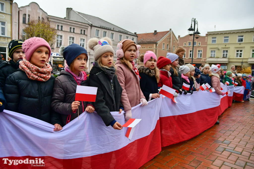 Tucholskie dzieci świętują Dzień Niepodległości!