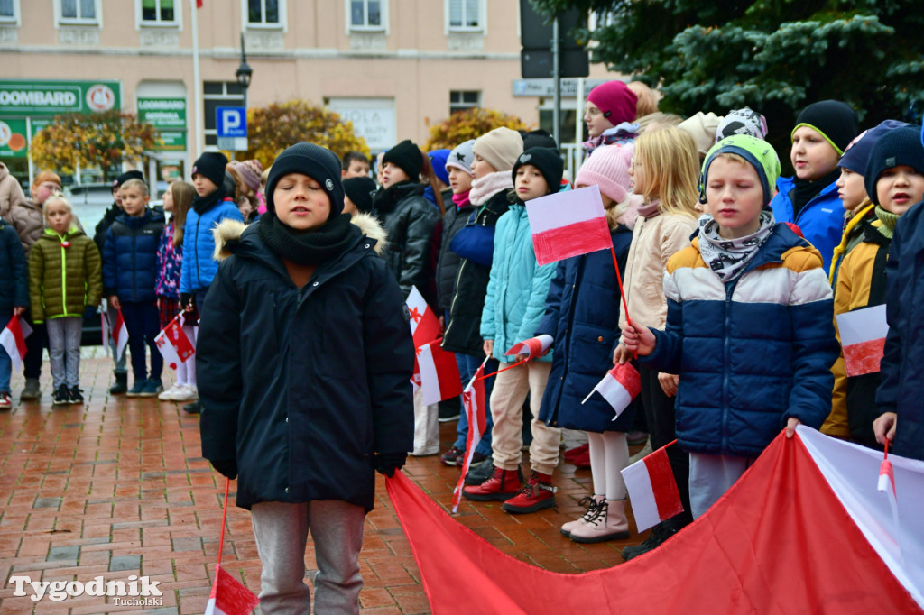 Tucholskie dzieci świętują Dzień Niepodległości!