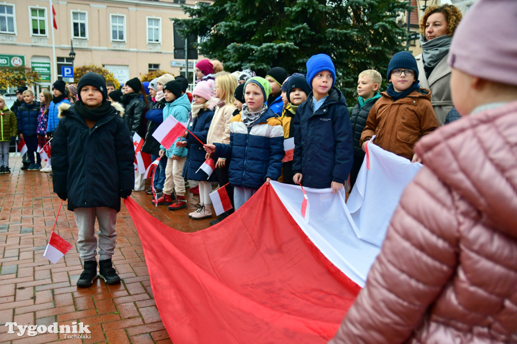 Tucholskie dzieci świętują Dzień Niepodległości!