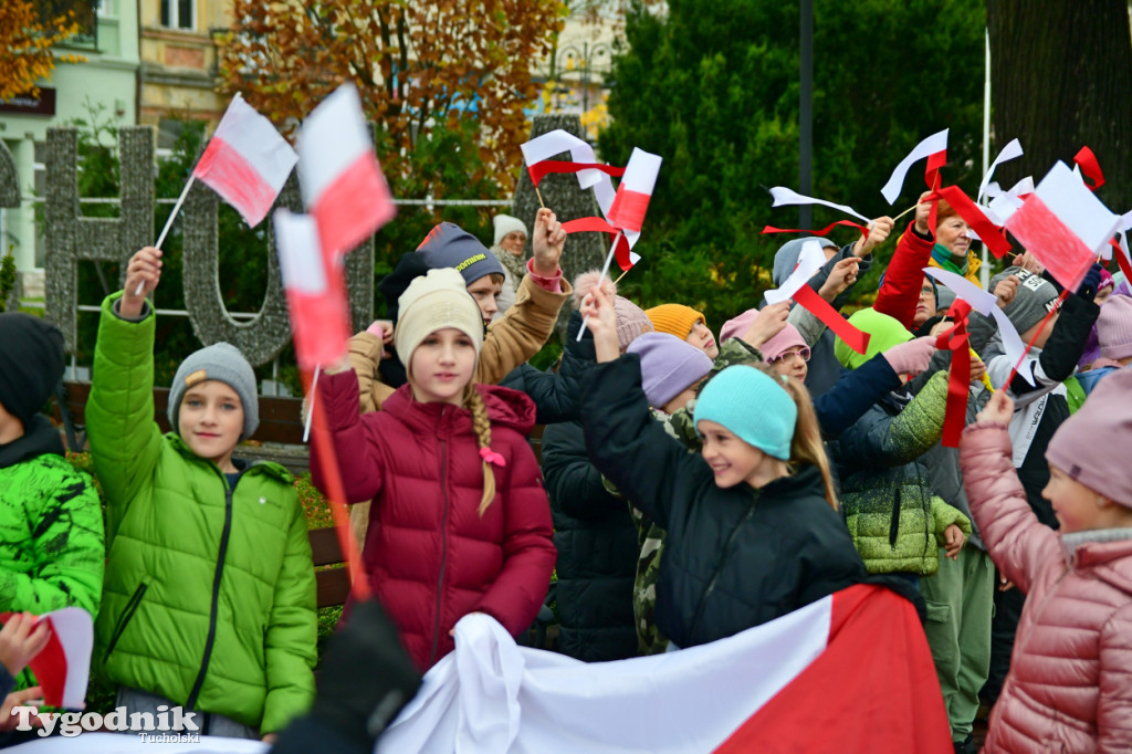 Tucholskie dzieci świętują Dzień Niepodległości!